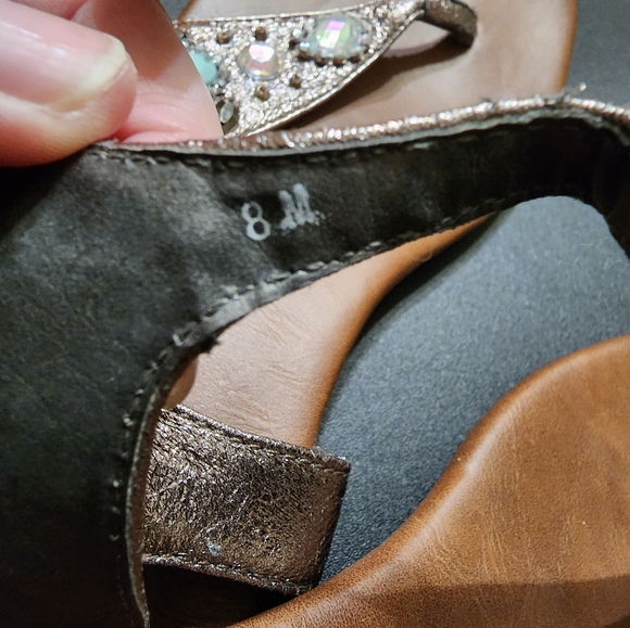 SUPER CUTE~ WOMENS~ MAURICES ~FLAT THONG SANDALS ~SIZE 8~ EXCELLENT CONDITION - Picture 12 of 14